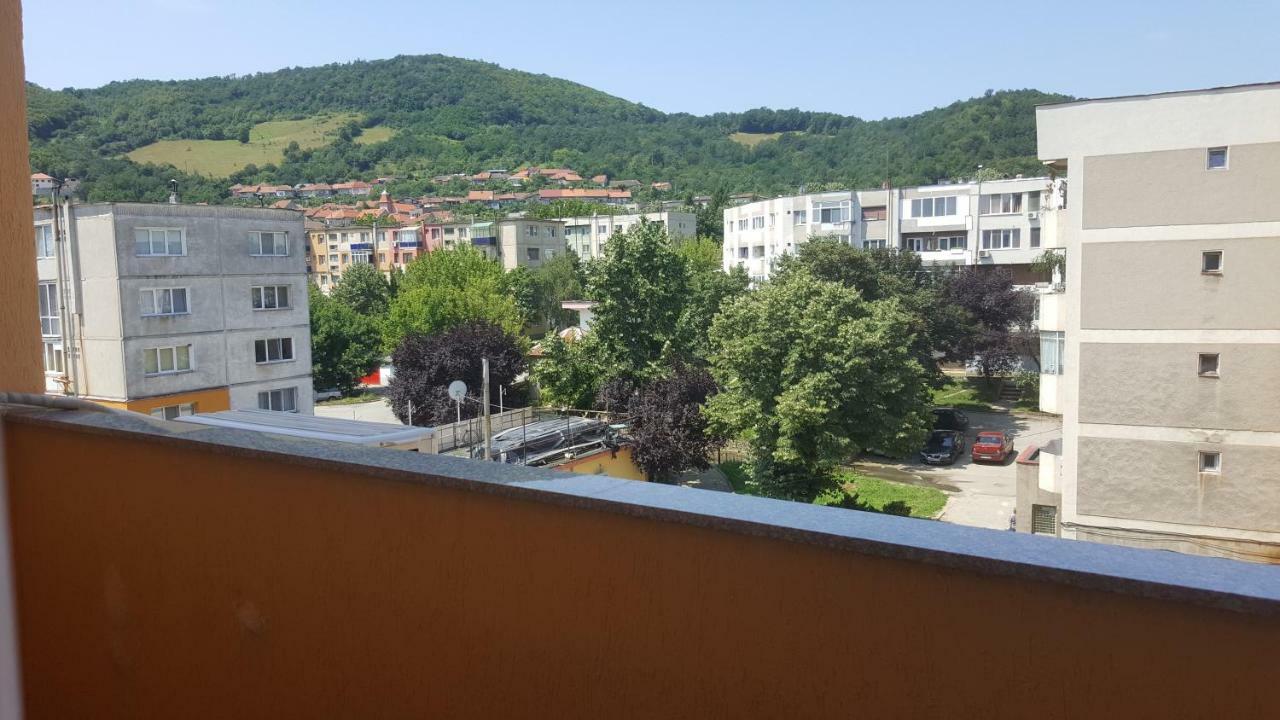 Ferienwohnung Apartament Victory Orşova Exterior foto